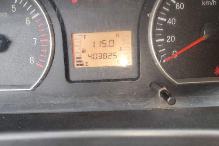 Used FORTHING Lingzhi 2015 M3 1.6L 7-Seater Comfort Model Odometer Close Up