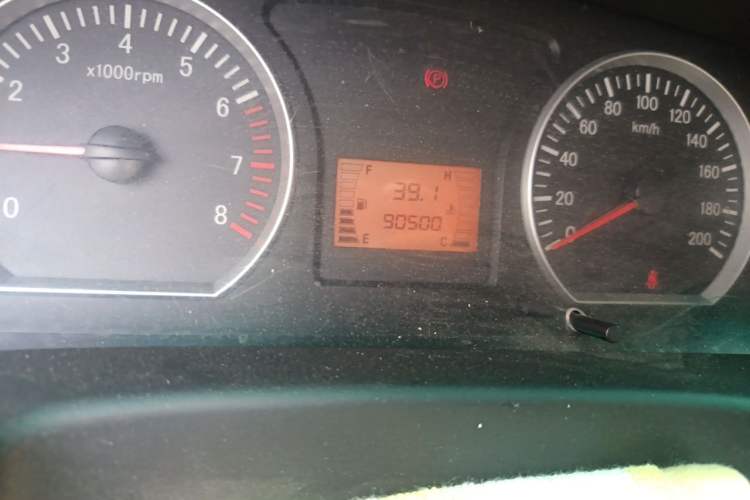 Used FORTHING Lingzhi 2015 V3 1.5L 7-Seater Luxury Model Odometer Close Up