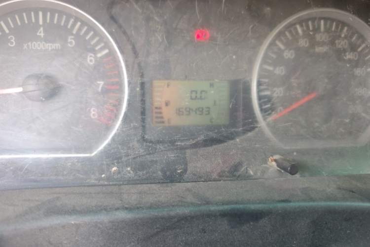 Used FORTHING Lingzhi 2015 M3 1.6L 7-Seater Luxury Model Odometer Close Up