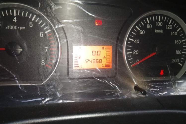 Used FORTHING Lingzhi 2015 M3 1.6L 7-Seater Comfort Model Odometer Close Up
