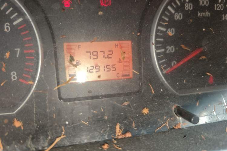 Used FORTHING Lingzhi 2015 V3 1.5L 7-seat Standard Model Odometer Close Up