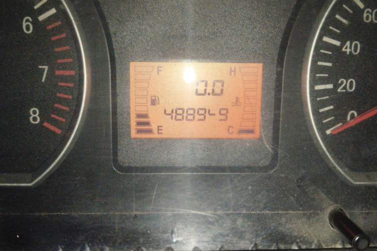 Used FORTHING Lingzhi 2015 V3 1.6L 7-Seater Comfort Model Odometer Close Up