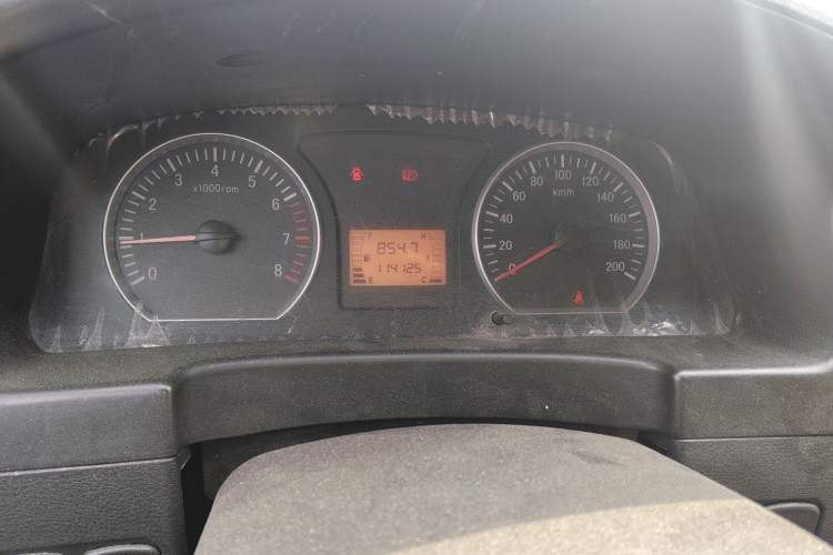 Used FORTHING Lingzhi 2015 V3 1.5L 7-Seater Comfort Model Odometer Close Up