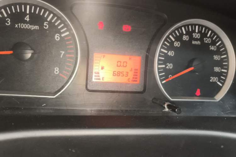 Used FORTHING Lingzhi 2015 M3 1.6L 7-Seater Luxury Model Odometer Close Up