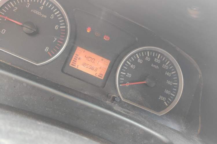 Used FORTHING Lingzhi 2015 V3 1.5L 7-seat Standard Model Odometer Close Up