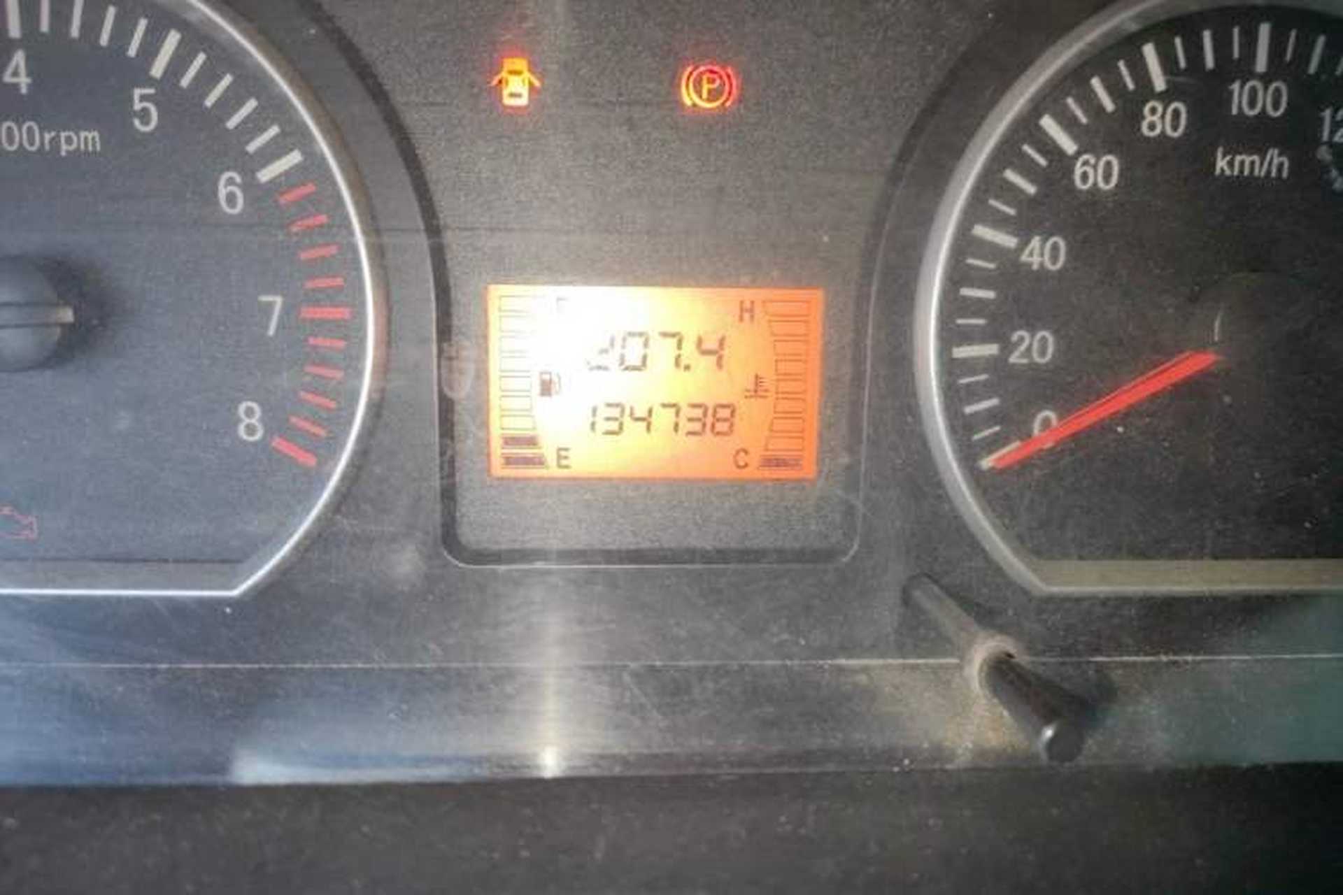 Used FORTHING Lingzhi 2015 M3 1.6L 7-Seater Comfort Model Odometer Close Up