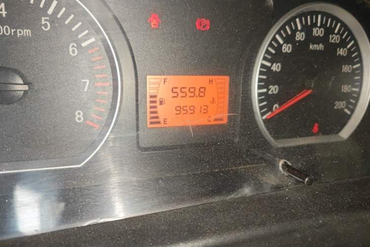 Used FORTHING Lingzhi 2015 V3 1.5L 7-Seater Comfort Model Odometer Close Up