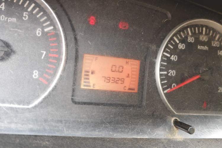 Used FORTHING Lingzhi 2015 M3 1.6L 7-Seater Standard Model Odometer Close Up