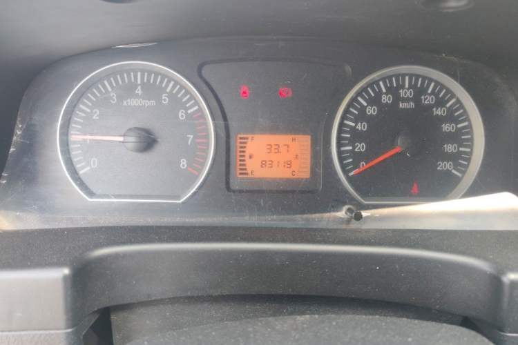 Used FORTHING Lingzhi 2015 M3 1.6L 7-Seater Standard Model Odometer Close Up