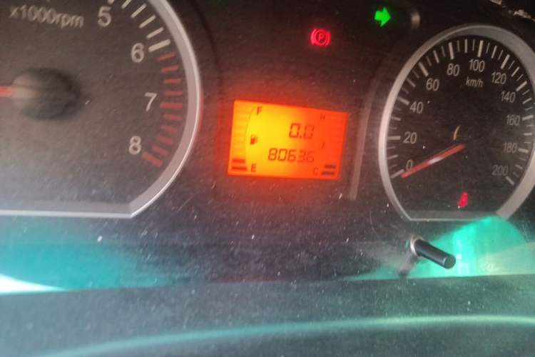 Used FORTHING Lingzhi 2015 M3 1.6L 7-Seater Luxury Model Odometer Close Up