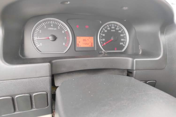 Used FORTHING Lingzhi 2015 M3 1.6L 7-Seater Comfort Model Odometer Close Up