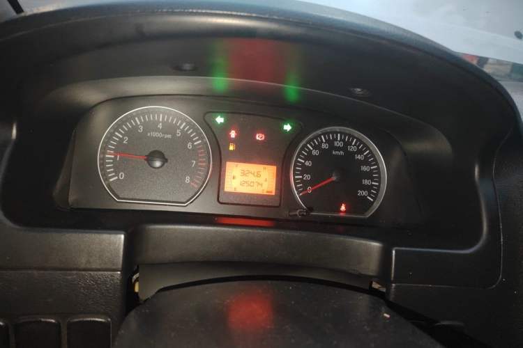 Used FORTHING Lingzhi 2015 M3 1.6L 7-Seater Comfort Model Odometer Close Up
