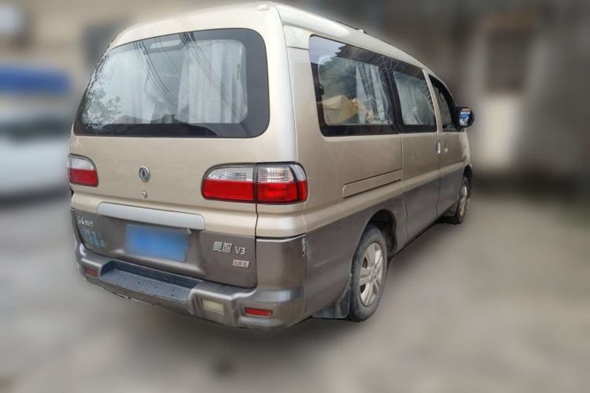 Used FORTHING Lingzhi 2015 V3 1.6L 7-Seater Standard Model Rear Right 45 Deg