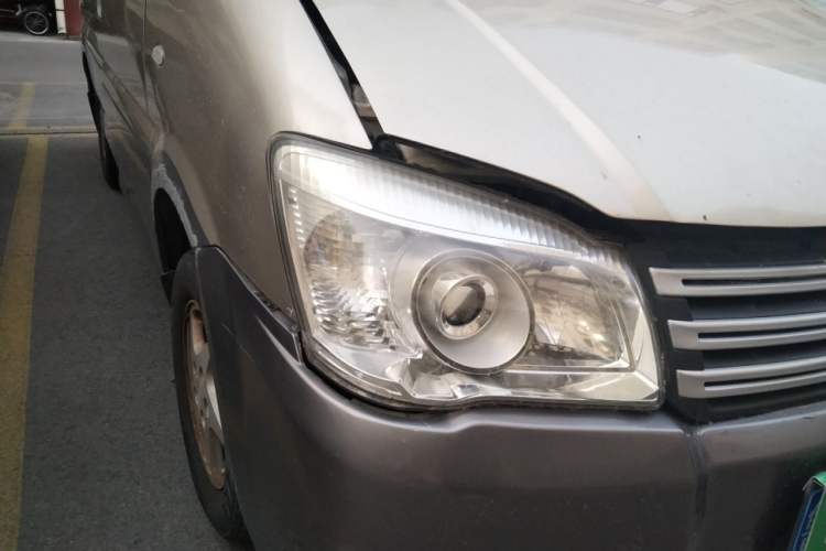 Used FORTHING Lingzhi 2015 M3 1.6L 7-Seater Comfort Model Right Front Headlight