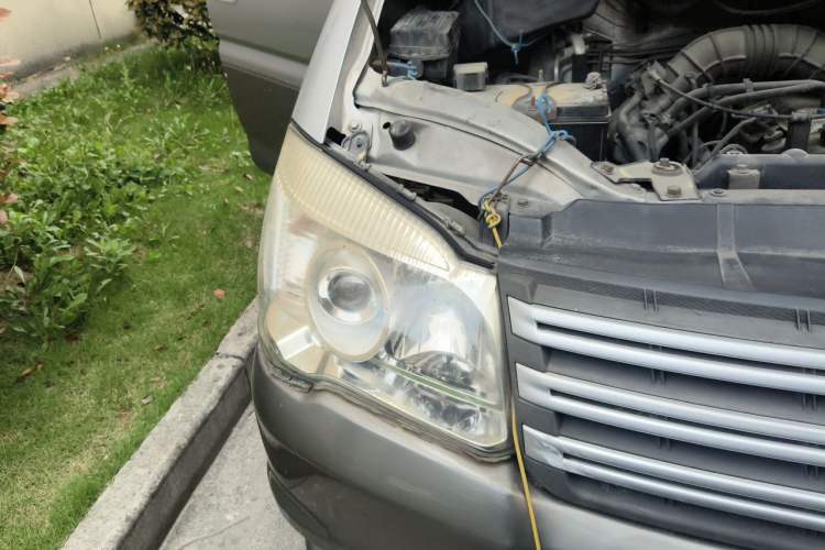 Used FORTHING Lingzhi 2015 M3 1.6L 7-Seater Comfort Model Right Front Headlight