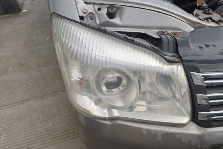 Used FORTHING Lingzhi 2015 M5 Q3 2.0L 7-seat Long-Wheelbase Luxury Model Right Front Headlight