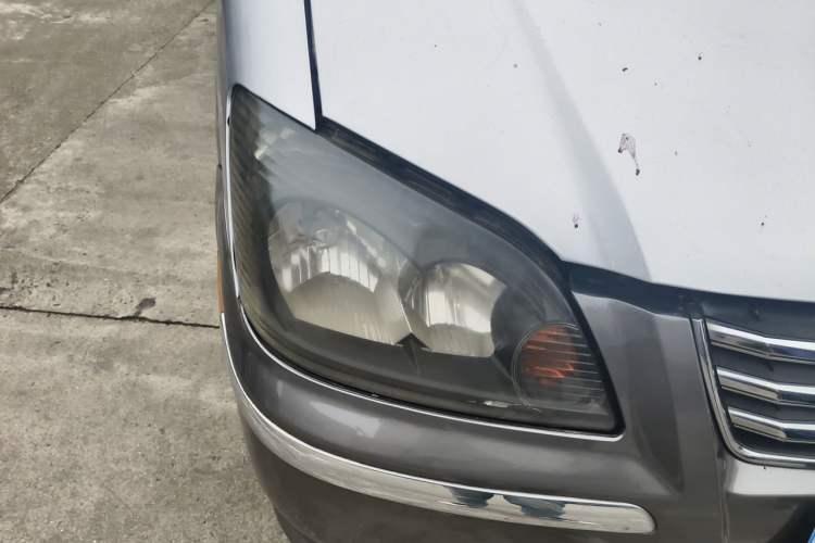 Used FORTHING Lingzhi 2015 M5 Q7 2.0L 7-seat Long-Wheelbase Comfort Model Right Front Headlight