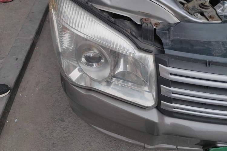 Used FORTHING Lingzhi 2015 M3 1.6L 7-Seater Comfort Model Right Front Headlight