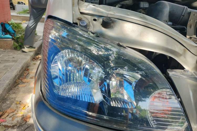 Used FORTHING Lingzhi 2015 M5 Q7 2.0L 7-seat Long-Wheelbase Comfort Model Right Front Headlight