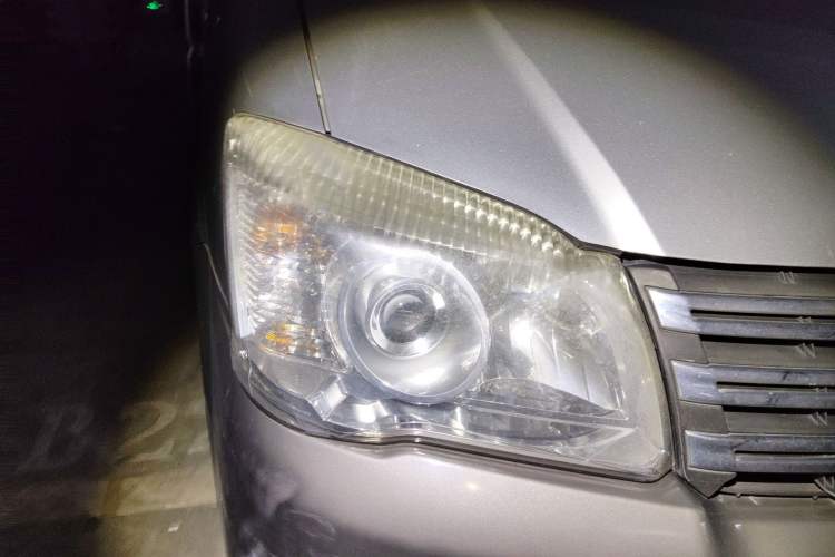 Used FORTHING Lingzhi 2015 M5 Q3 2.0L 7-seat Long-Wheelbase Luxury Model Right Front Headlight