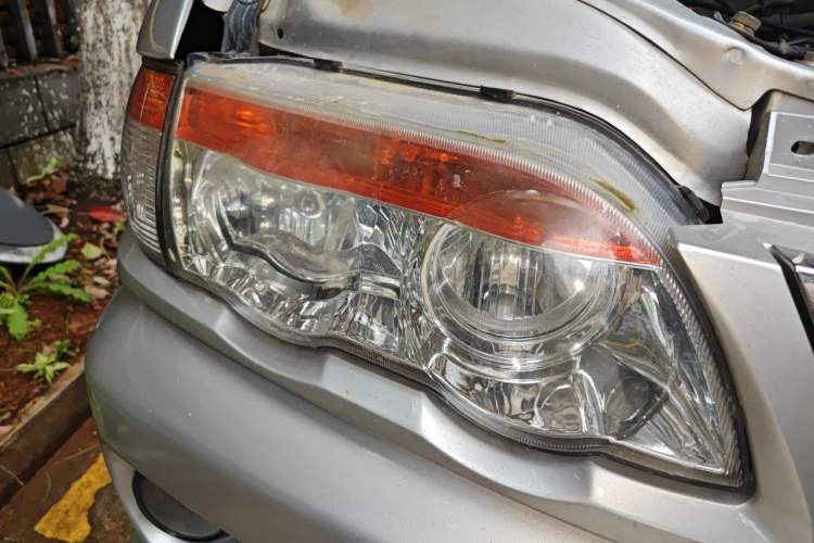 Used FORTHING Lingzhi 2015 V3 1.5L 7-Seater Comfort Model Right Front Headlight