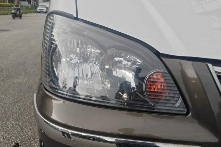 Used FORTHING Lingzhi 2015 V3 1.5L 5-Seater Special Offer Model Right Front Headlight