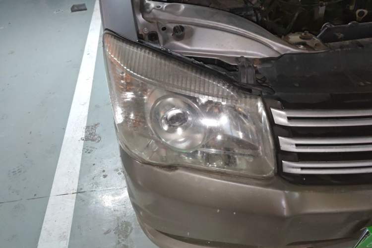 Used FORTHING Lingzhi 2015 M3 1.6L 7-Seater Comfort Model Right Front Headlight