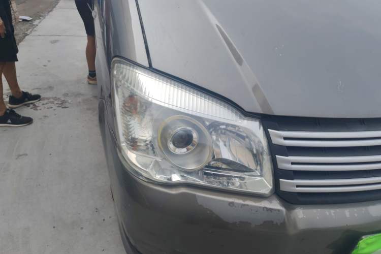 Used FORTHING Lingzhi 2015 M3 1.6L 7-Seater Standard Model Right Front Headlight
