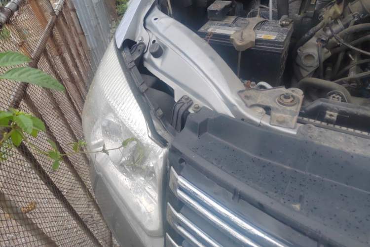Used FORTHING Lingzhi 2015 M3 1.6L 7-Seater Comfort Model Right Front Headlight