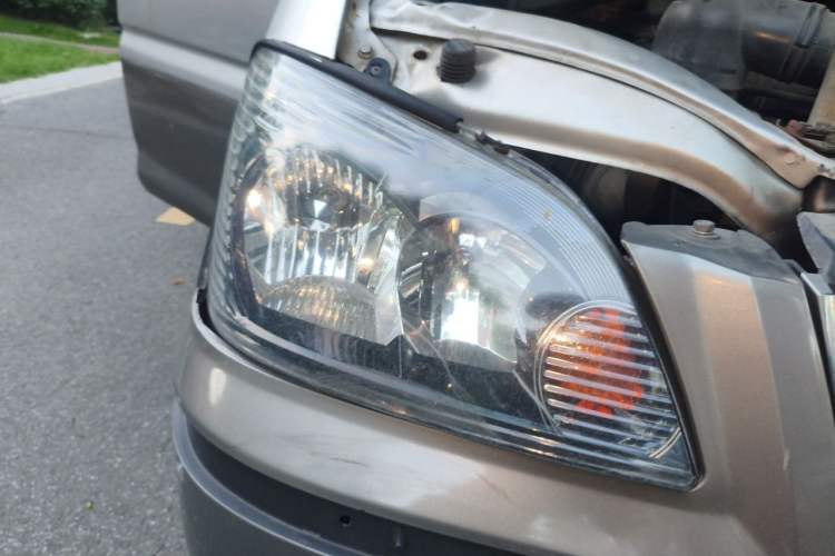 Used FORTHING Lingzhi 2015 M5 Q7 2.0L 7-seat Long-Wheelbase Comfort Model Right Front Headlight