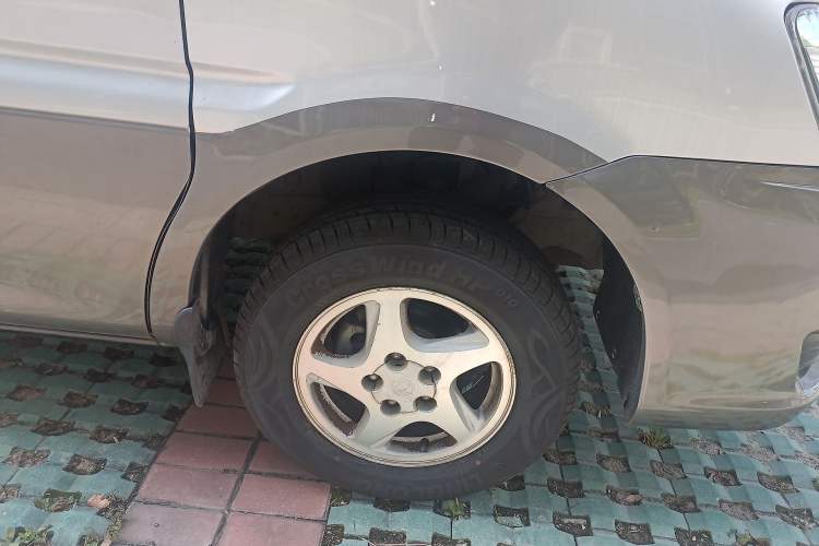 Used FORTHING Lingzhi 2015 M3 1.6L 7-Seater Comfort Model Right Front Wheel Hub