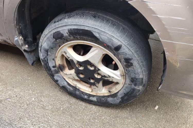 Used FORTHING Lingzhi 2015 M3 1.6L 7-Seater Comfort Model Right Front Wheel Hub