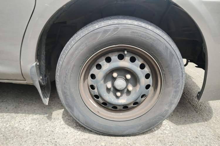 Used FORTHING Lingzhi 2015 M5 Q7 2.0L 7-seat Long-Wheelbase Comfort Model Right Front Wheel Hub