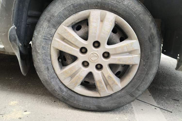 Used FORTHING Lingzhi 2015 M3 1.6L 7-Seater Comfort Model Right Front Wheel Hub