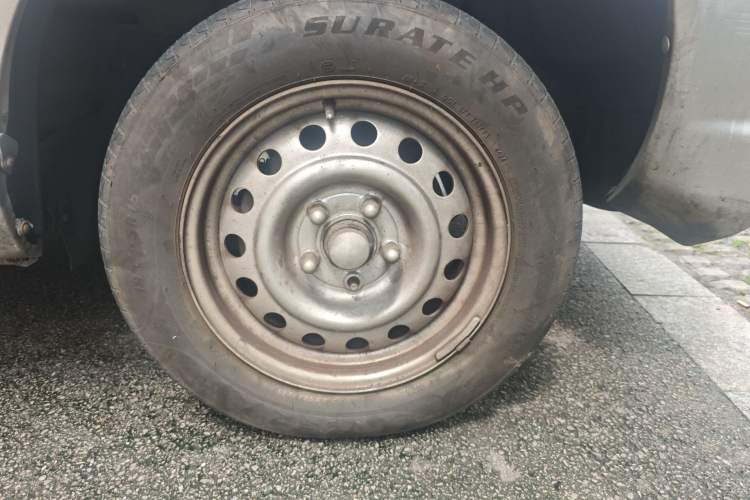 Used FORTHING Lingzhi 2015 V3 1.5L 7-seat Standard Model Right Front Wheel Hub