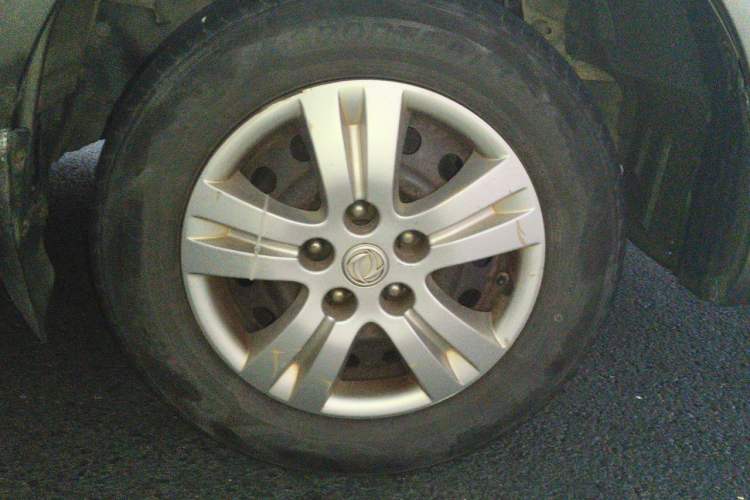 Used FORTHING Lingzhi 2015 V3 1.6L 7-Seater Comfort Model Right Front Wheel Hub