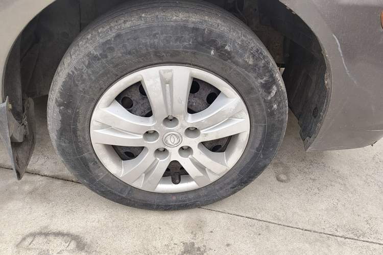 Used FORTHING Lingzhi 2015 V3 1.5L 7-Seater Comfort Model Right Front Wheel Hub