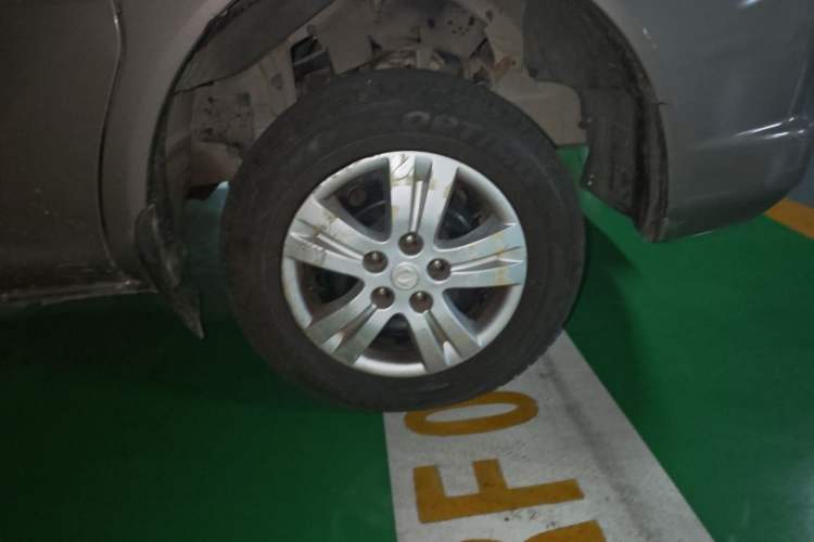 Used FORTHING Lingzhi 2015 V3 1.6L 7-Seater Standard Model Right Front Wheel Hub