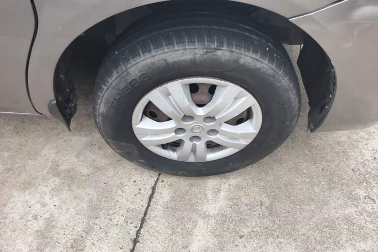 Used FORTHING Lingzhi 2015 M5 Q7 2.0L 7-seat Long-Wheelbase Comfort Model Right Front Wheel Hub