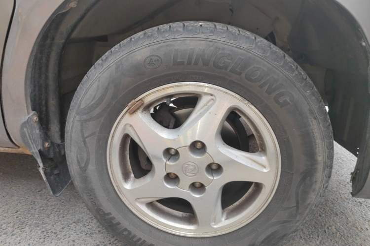 Used FORTHING Lingzhi 2015 M3 1.6L 7-Seater Comfort Model Right Front Wheel Hub