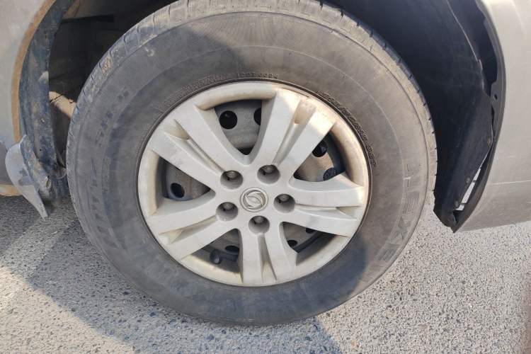 Used FORTHING Lingzhi 2015 M5 Q7 2.0L 7-seat Long-Wheelbase Comfort Model Right Front Wheel Hub