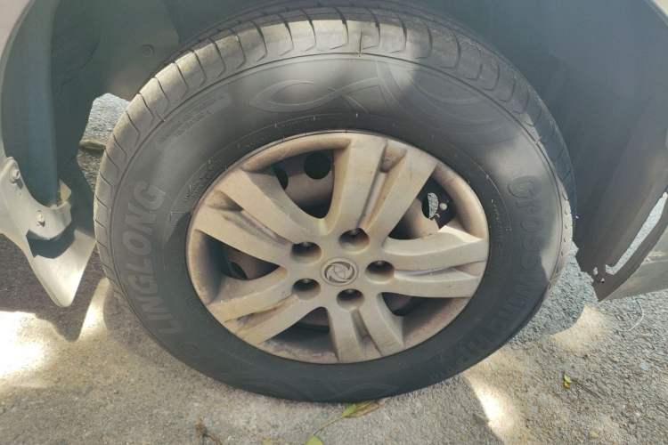 Used FORTHING Lingzhi 2015 M5 Q7 2.0L 7-seat Long-Wheelbase Comfort Model Right Front Wheel Hub