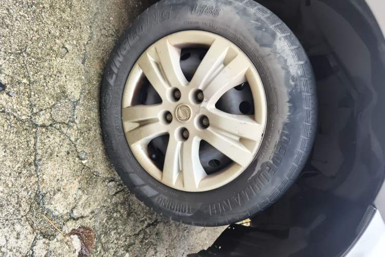 Used FORTHING Lingzhi 2015 V3 1.5L 5-Seater Special Offer Model Right Front Wheel Hub
