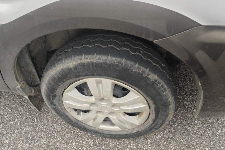Used FORTHING Lingzhi 2015 V3 1.5L 5-Seater Special Offer Model Right Front Wheel Hub