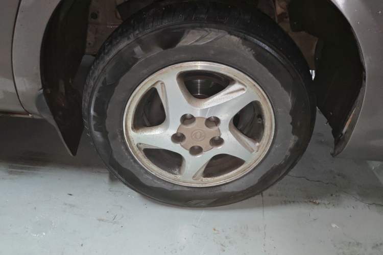 Used FORTHING Lingzhi 2015 M3 1.6L 7-Seater Comfort Model Right Front Wheel Hub