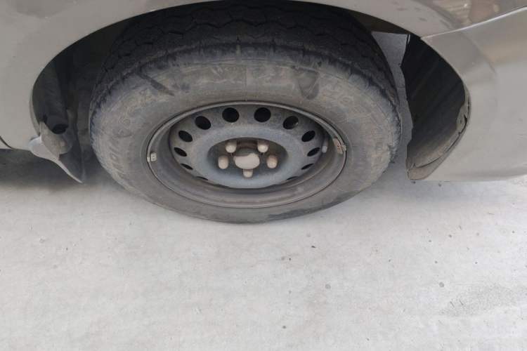Used FORTHING Lingzhi 2015 M3 1.6L 7-Seater Standard Model Right Front Wheel Hub