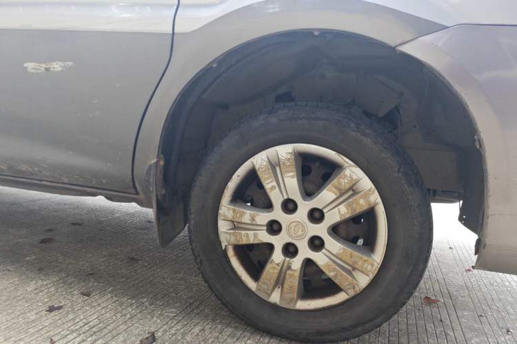 Used FORTHING Lingzhi 2015 M5 Q7 2.0L 7-seat Long-Wheelbase Comfort Model Right Front Wheel Hub