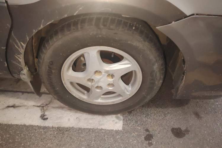Used FORTHING Lingzhi 2015 M3 1.6L 7-Seater Comfort Model Right Front Wheel Hub