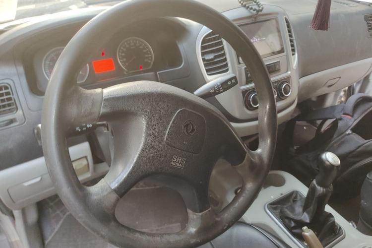 Used FORTHING Lingzhi 2015 M3 1.6L 7-Seater Luxury Model Steering Wheel