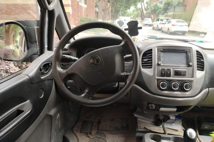 Used FORTHING Lingzhi 2015 M5 Q7 2.0L 7-seat Long-Wheelbase Comfort Model Steering Wheel
